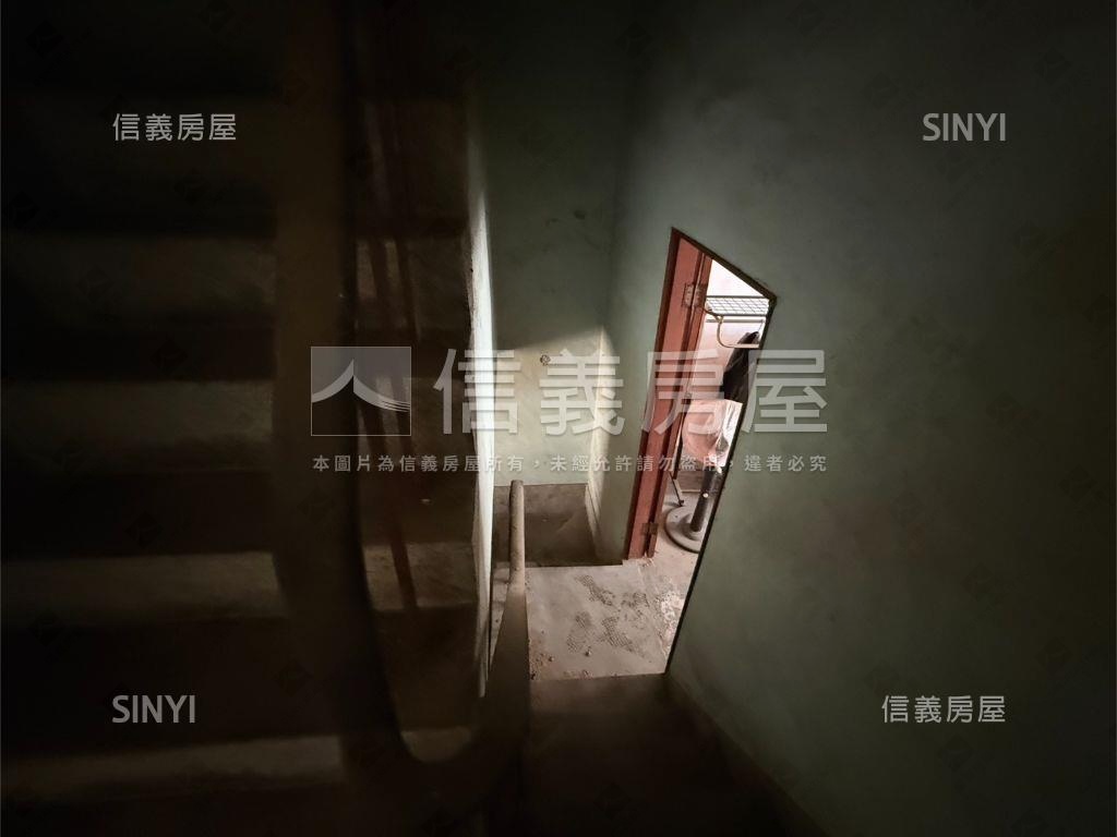 南區傳統鹽埕透天房屋室內格局與周邊環境