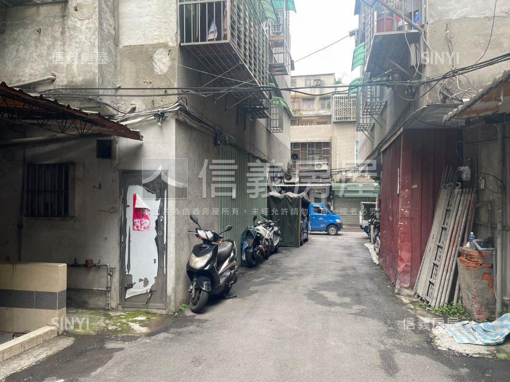 近捷運熱鬧巷弄房屋室內格局與周邊環境