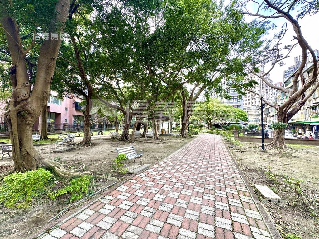 稀有露臺低總價二樓房屋室內格局與周邊環境