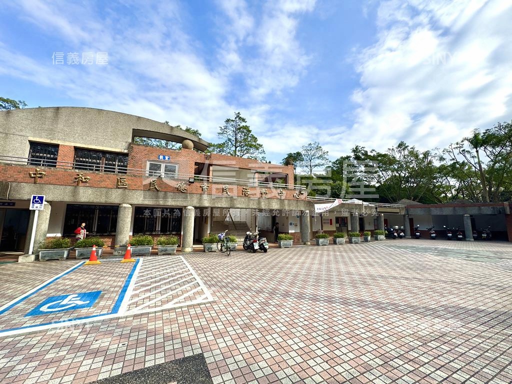 稀有露臺低總價二樓房屋室內格局與周邊環境