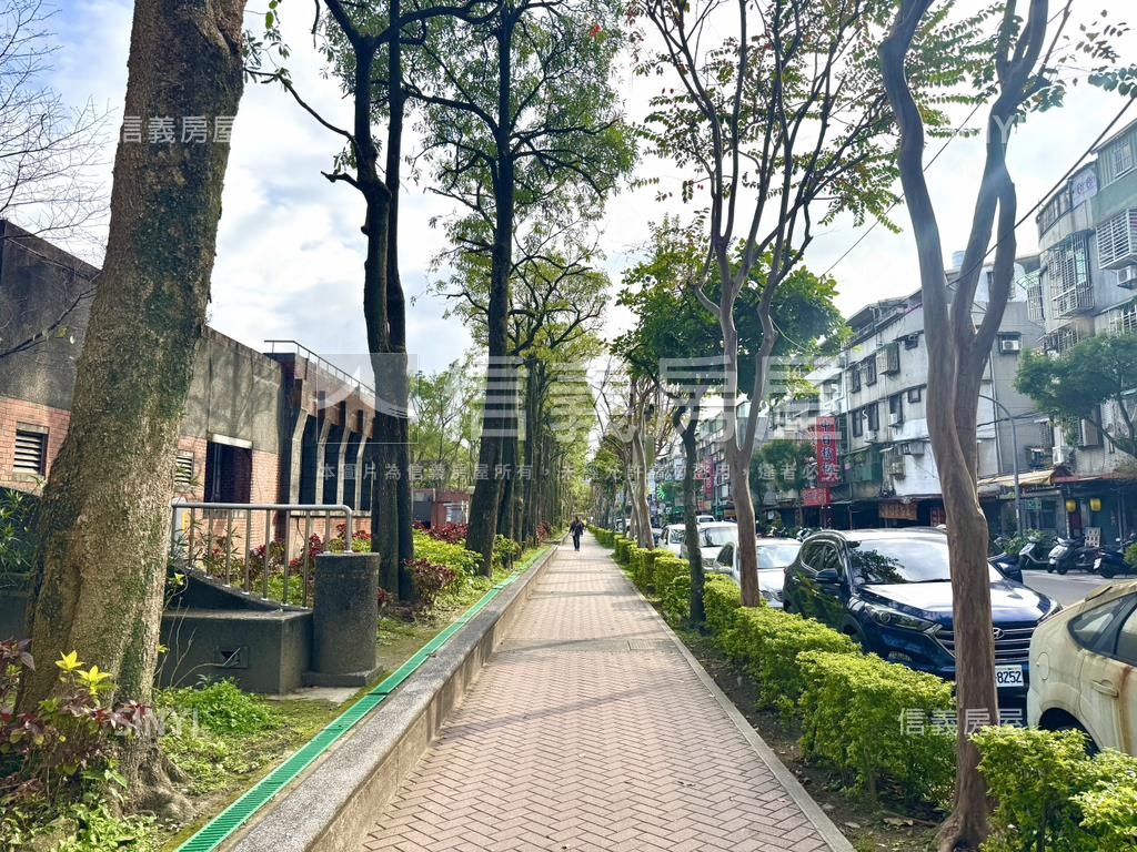 稀有露臺低總價二樓房屋室內格局與周邊環境