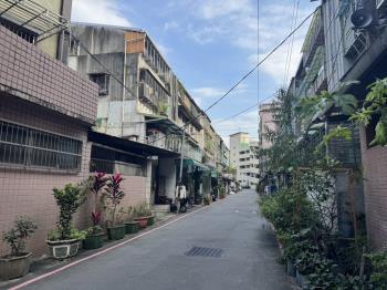 稀有露臺低總價二樓