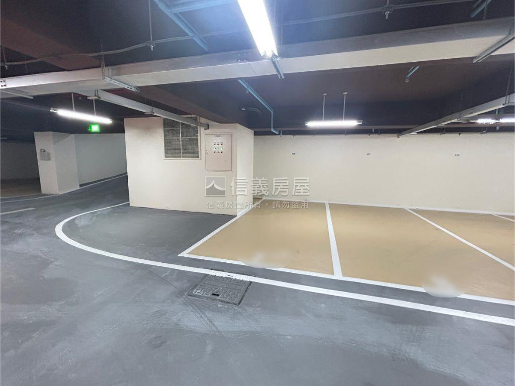 中央新村邊間三房平面車位房屋室內格局與周邊環境