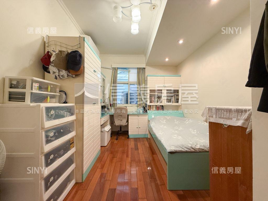 【邊間】世貿三興精美二樓房屋室內格局與周邊環境