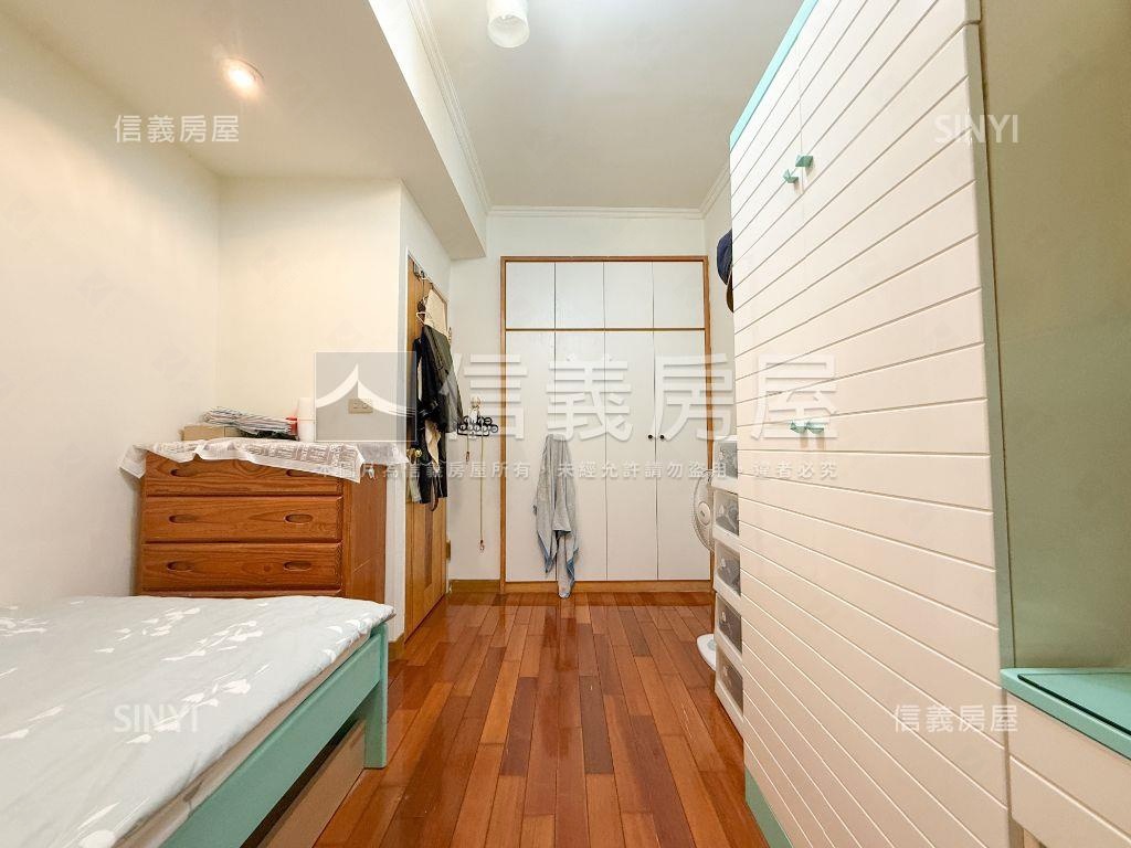 【邊間】世貿三興精美二樓房屋室內格局與周邊環境