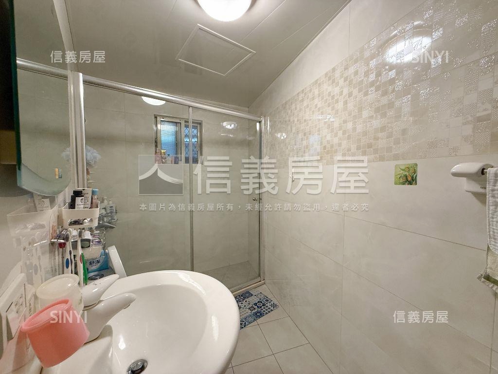 【邊間】世貿三興精美二樓房屋室內格局與周邊環境