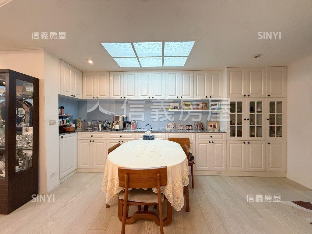 【邊間】世貿三興精美二樓房屋室內格局與周邊環境