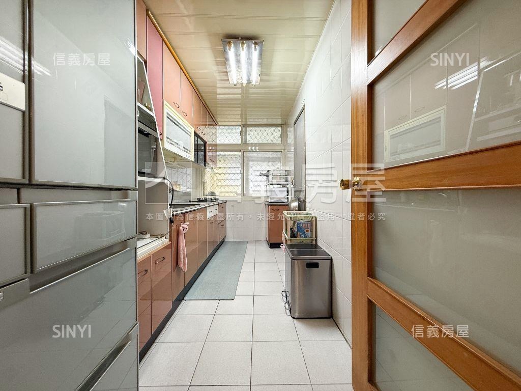 【邊間】世貿三興精美二樓房屋室內格局與周邊環境