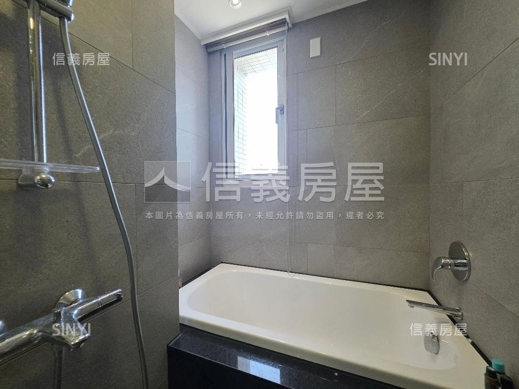 雲鼎挑高露臺景觀房房屋室內格局與周邊環境