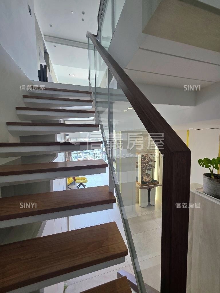 雲鼎挑高露臺景觀房房屋室內格局與周邊環境