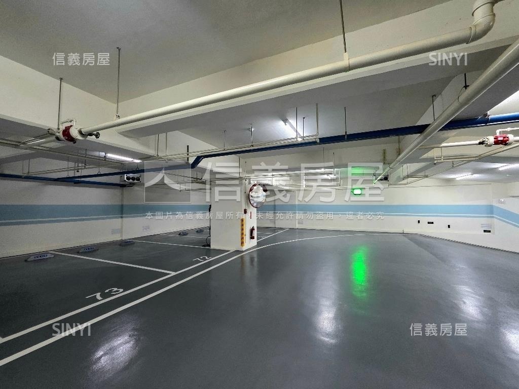 雲鼎挑高露臺景觀房房屋室內格局與周邊環境
