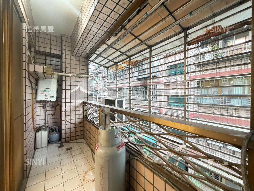 亞東捷運公園旁邊間兩房房屋室內格局與周邊環境