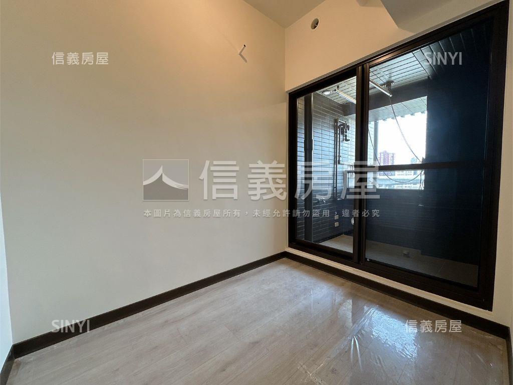 快樂王國全新三房車位房屋室內格局與周邊環境