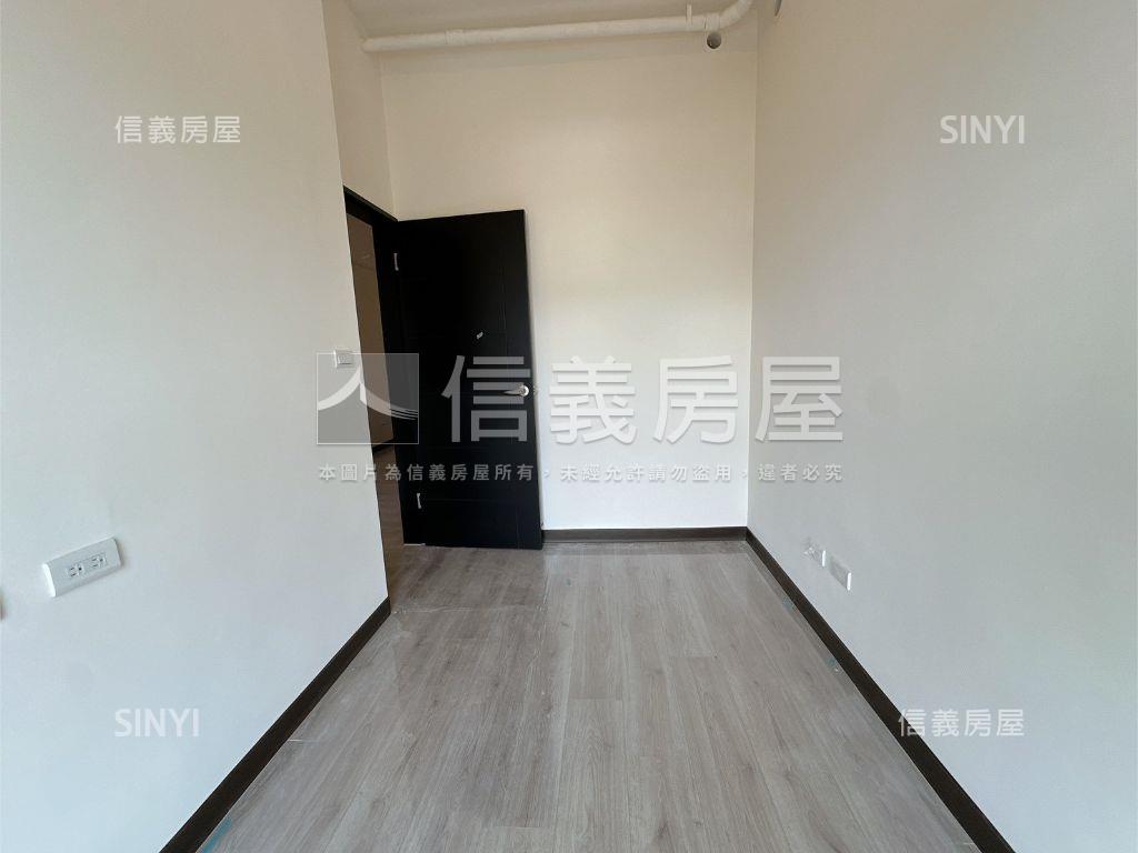 快樂王國全新三房車位房屋室內格局與周邊環境