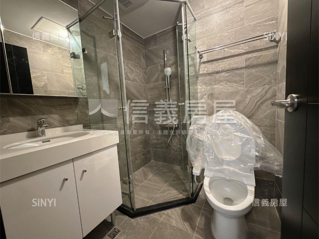 快樂王國全新三房車位房屋室內格局與周邊環境