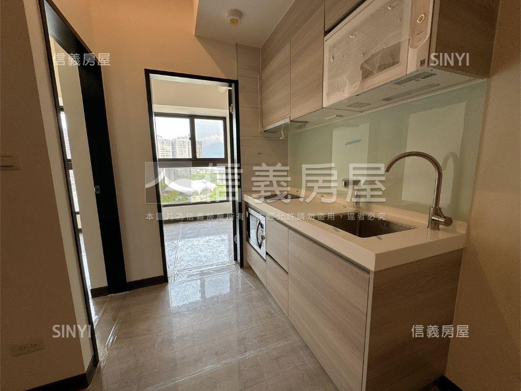 快樂王國全新三房車位房屋室內格局與周邊環境