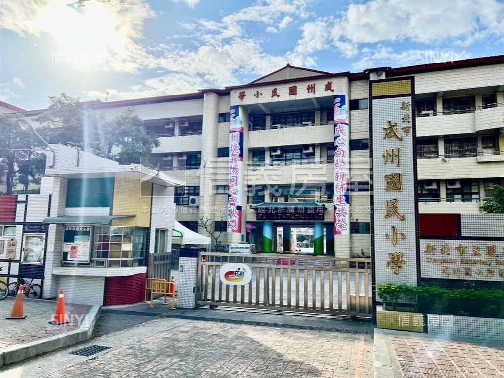 快樂王國全新三房車位房屋室內格局與周邊環境