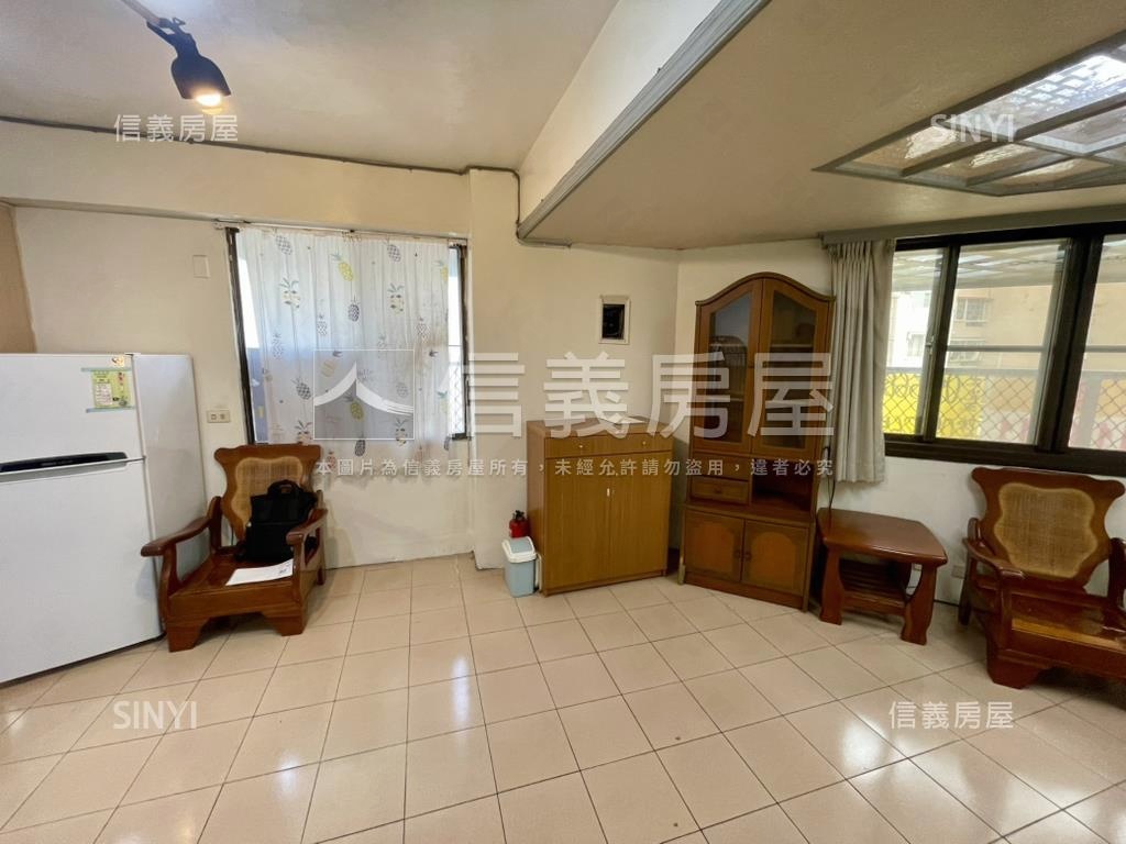 後甲東光小資成家二樓寓房屋室內格局與周邊環境