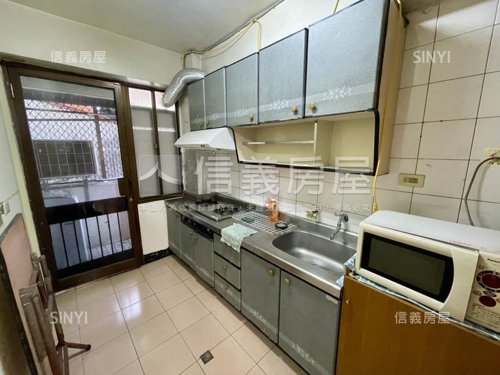 後甲東光小資成家二樓寓房屋室內格局與周邊環境