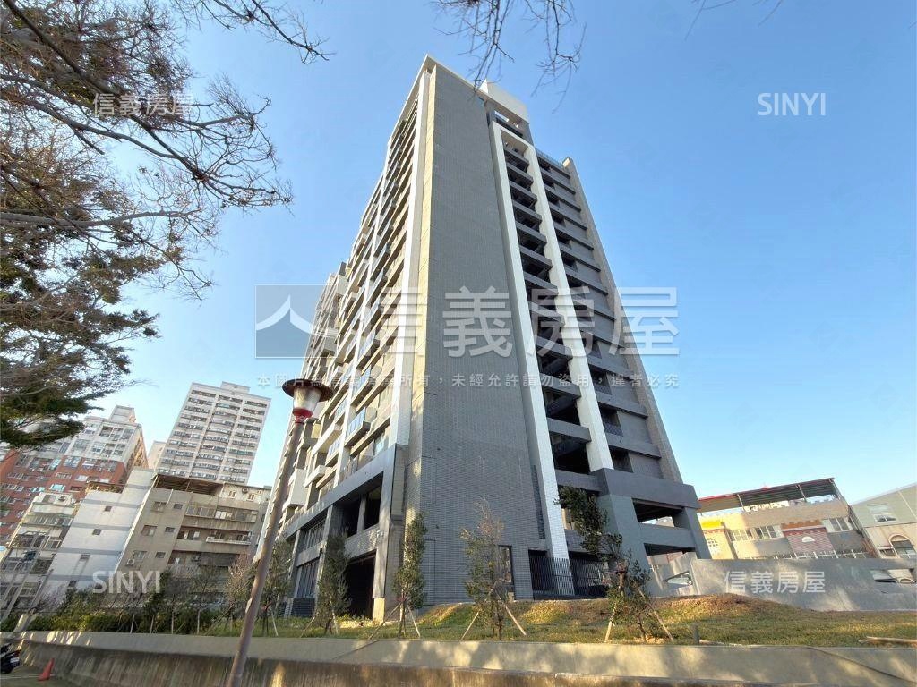 森林首席Ｆ１２雙車位房屋室內格局與周邊環境