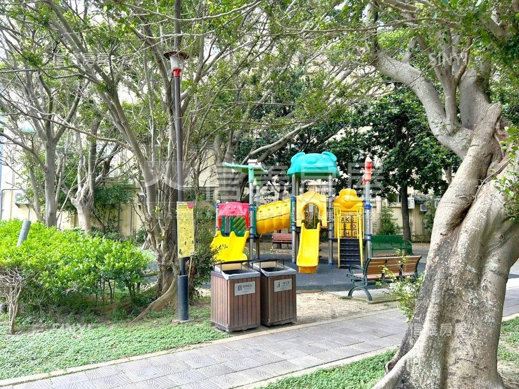 森林首席Ｆ１２雙車位房屋室內格局與周邊環境