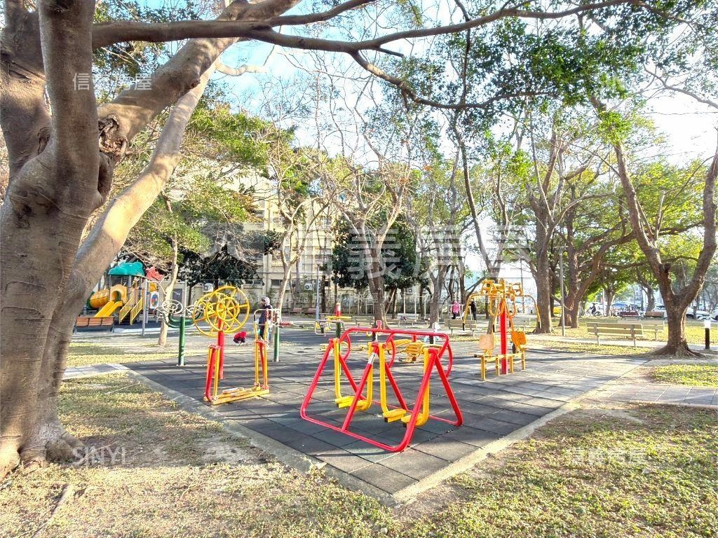 森林首席Ｆ１２雙車位房屋室內格局與周邊環境