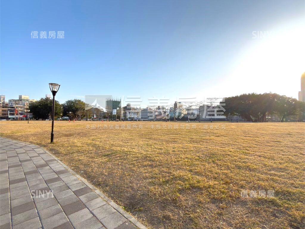 森林首席Ｆ１２雙車位房屋室內格局與周邊環境