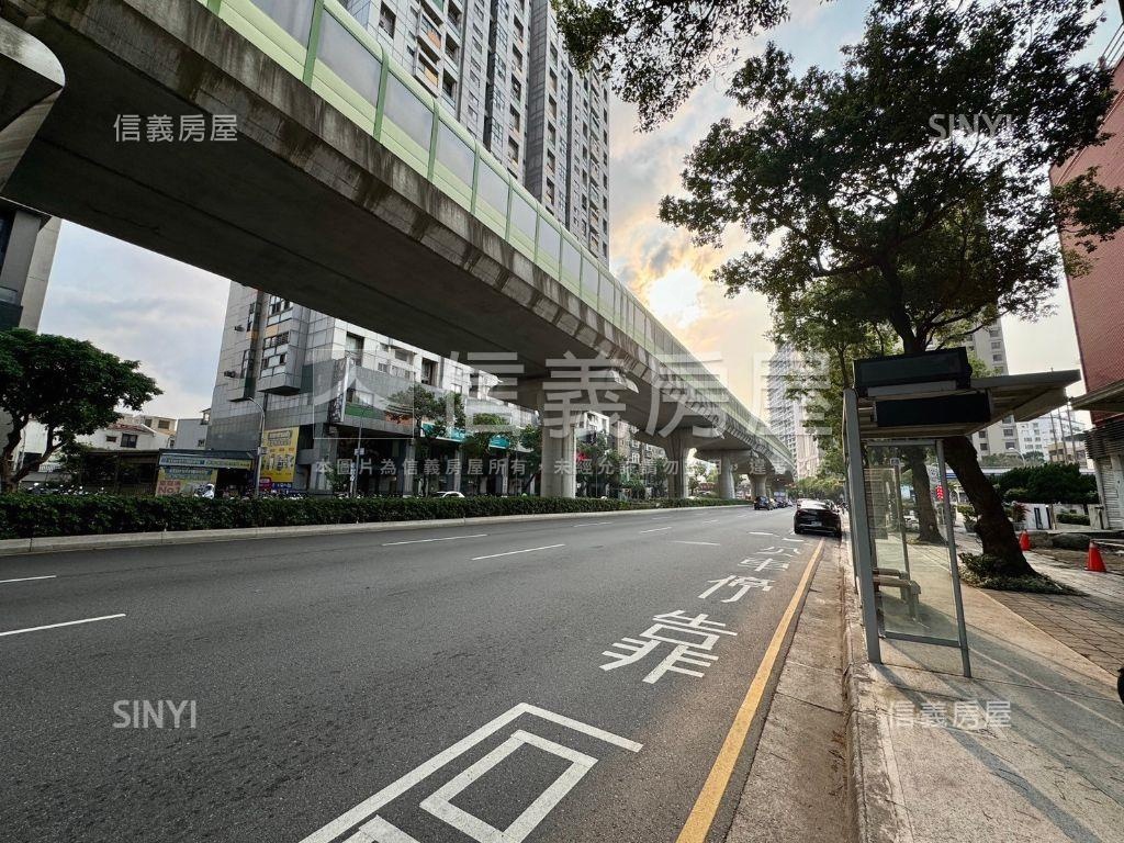 近捷運站文心路大面寬店面房屋室內格局與周邊環境