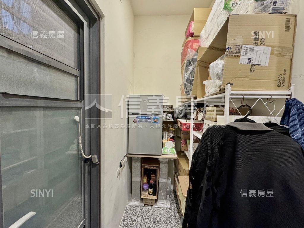 近捷運站文心路大面寬店面房屋室內格局與周邊環境