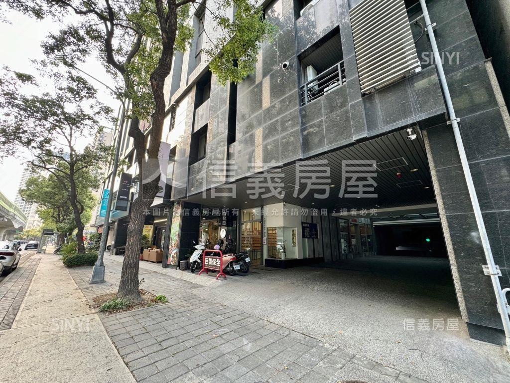 近捷運站文心路大面寬店面房屋室內格局與周邊環境