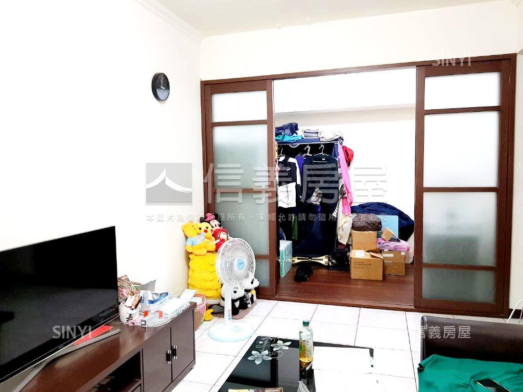 台北米蘭電梯兩房車位房屋室內格局與周邊環境