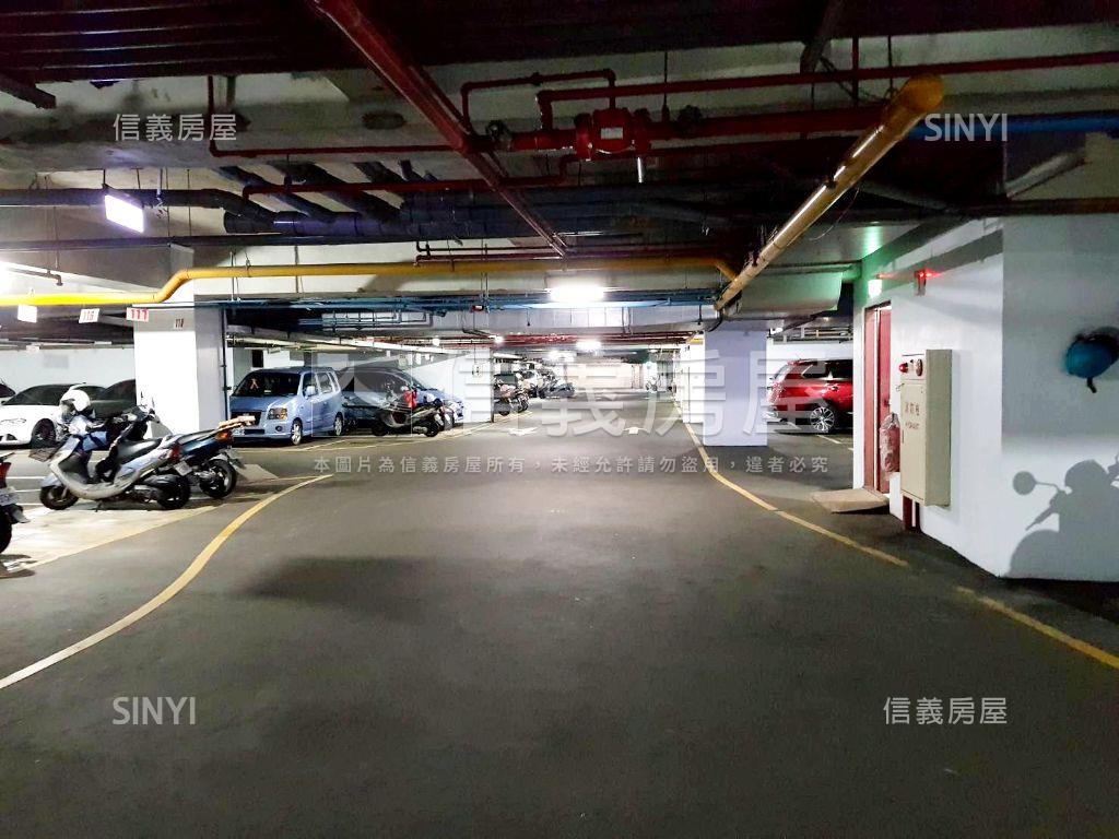 台北米蘭電梯兩房車位房屋室內格局與周邊環境