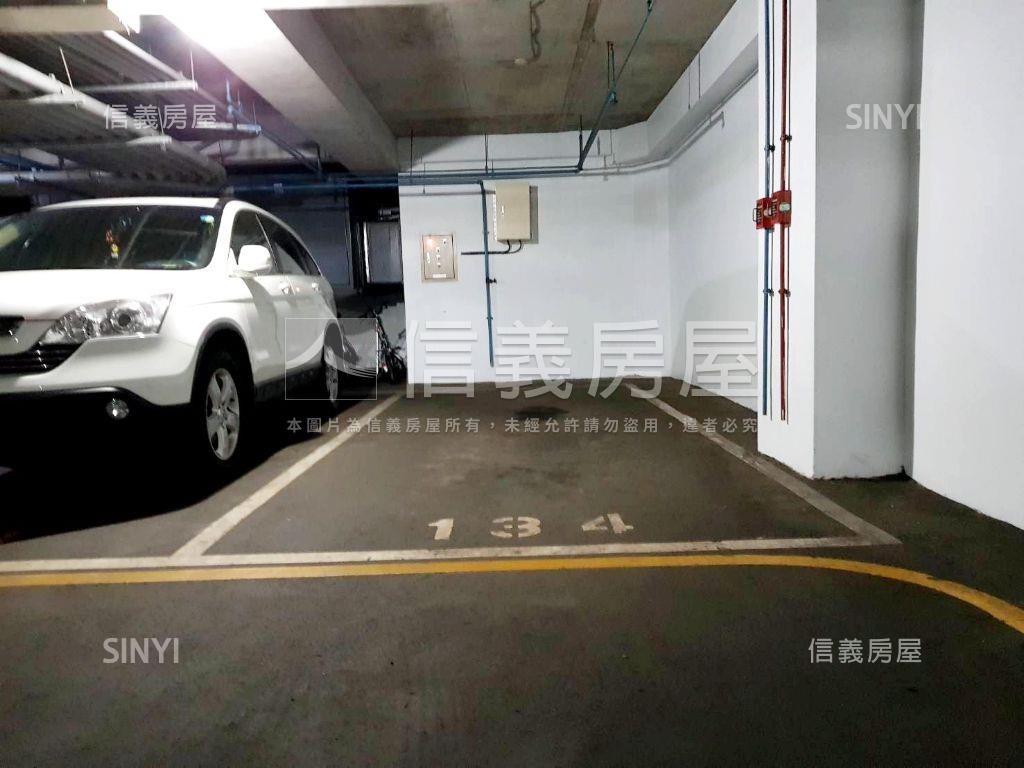 台北米蘭電梯兩房車位房屋室內格局與周邊環境