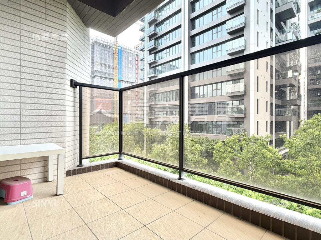機捷南北向採光三房平車房屋室內格局與周邊環境