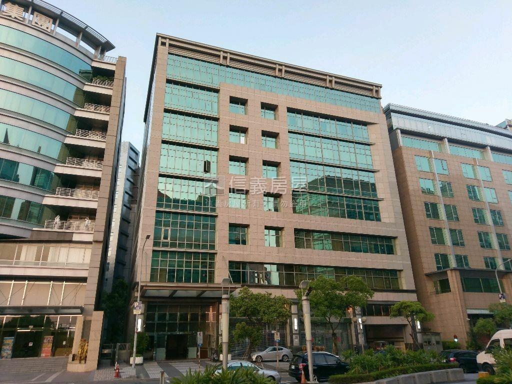 ＡＡ港墘挑高整層廠辦房屋室內格局與周邊環境