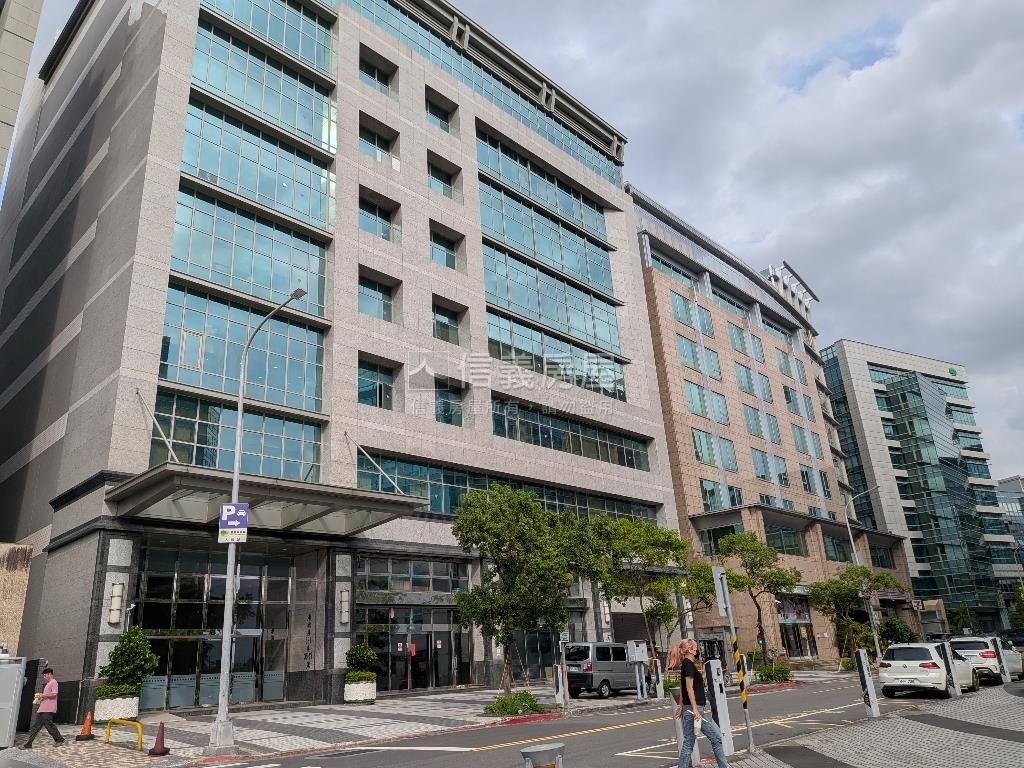 ＡＡ港墘挑高整層廠辦房屋室內格局與周邊環境