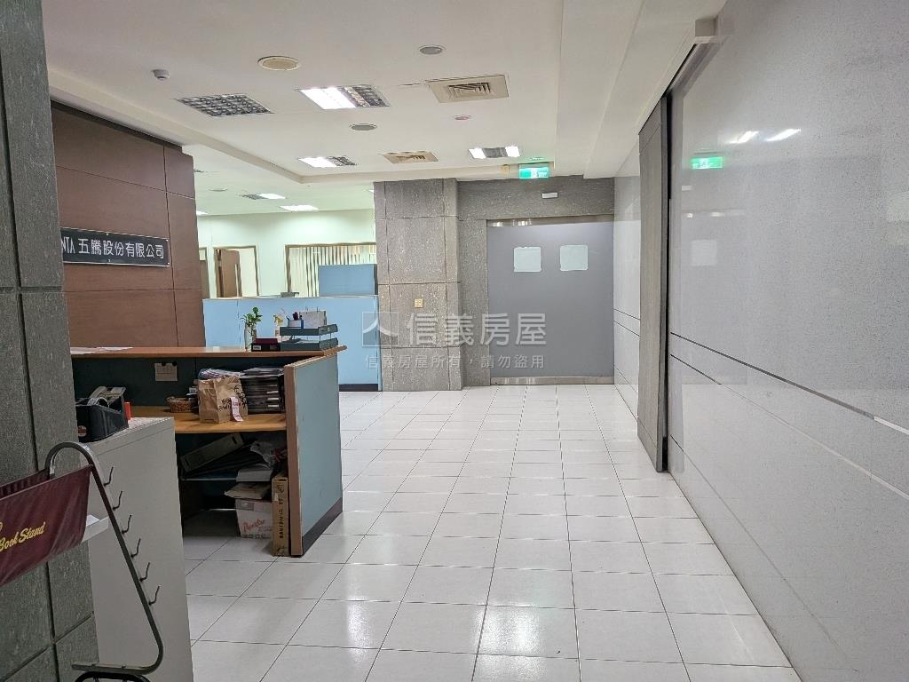 ＡＡ港墘挑高整層廠辦房屋室內格局與周邊環境