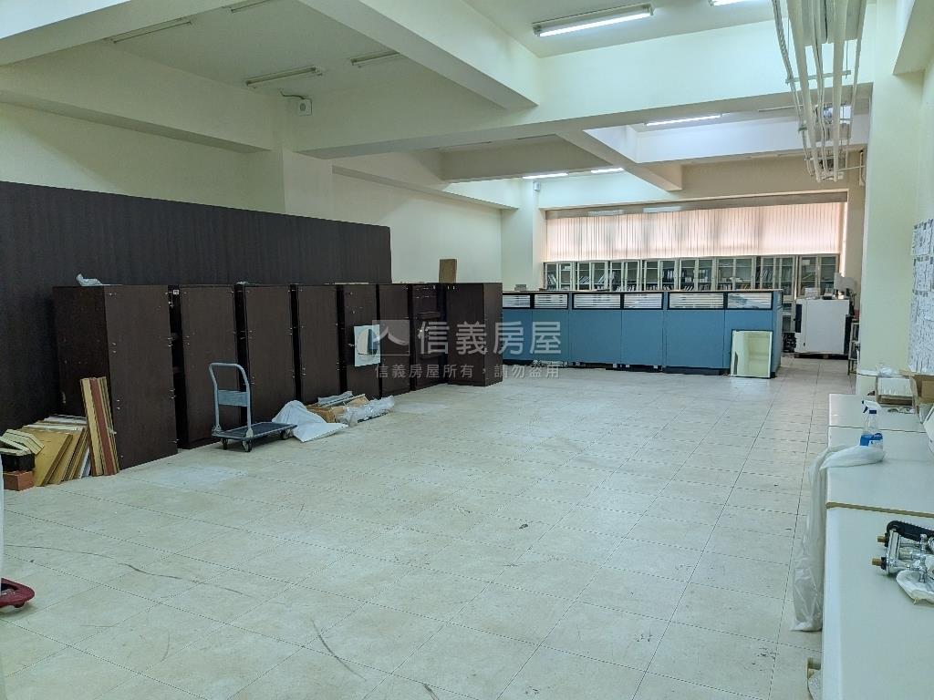 ＡＡ港墘挑高整層廠辦房屋室內格局與周邊環境