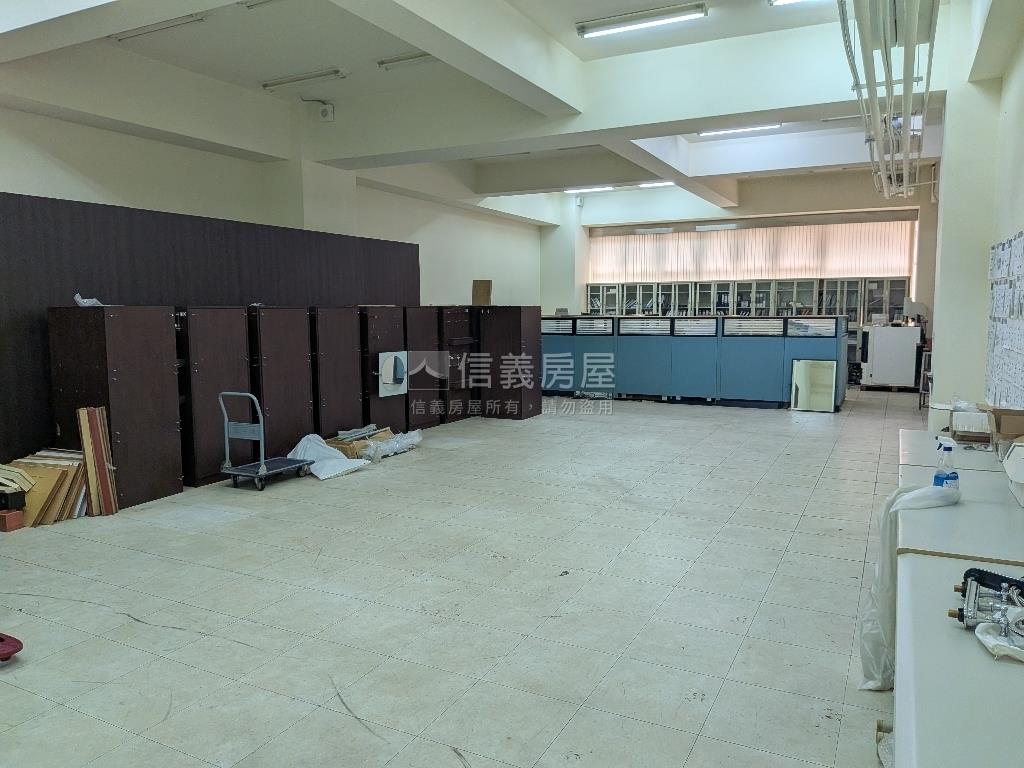 ＡＡ港墘挑高整層廠辦房屋室內格局與周邊環境