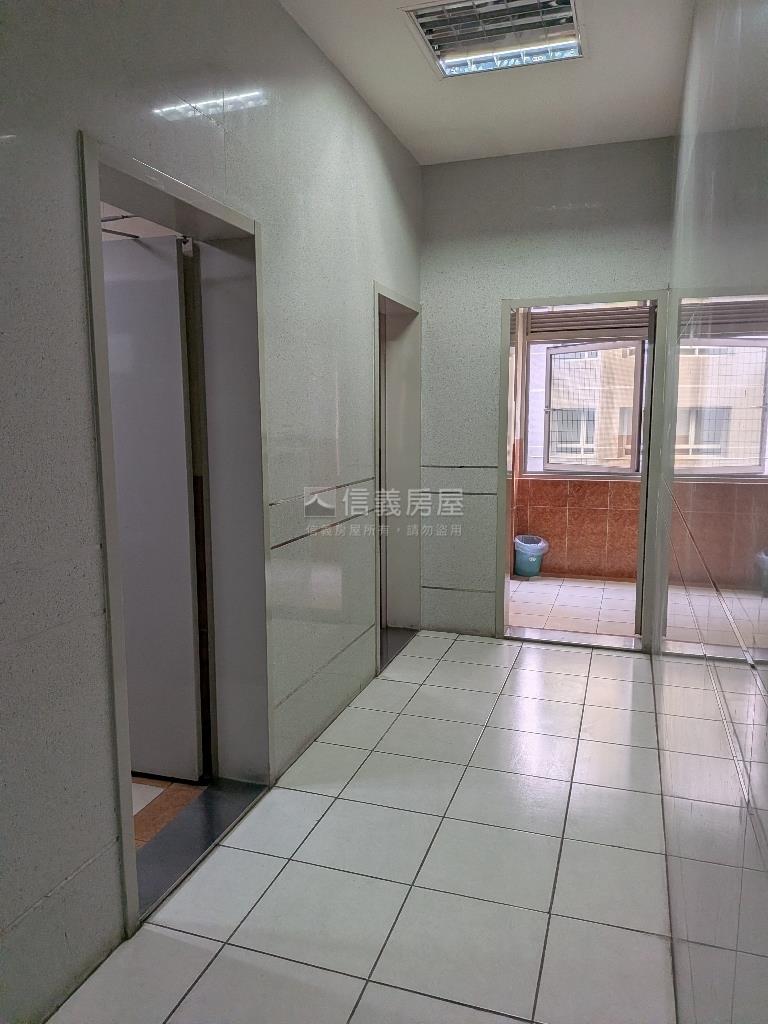 ＡＡ港墘挑高整層廠辦房屋室內格局與周邊環境