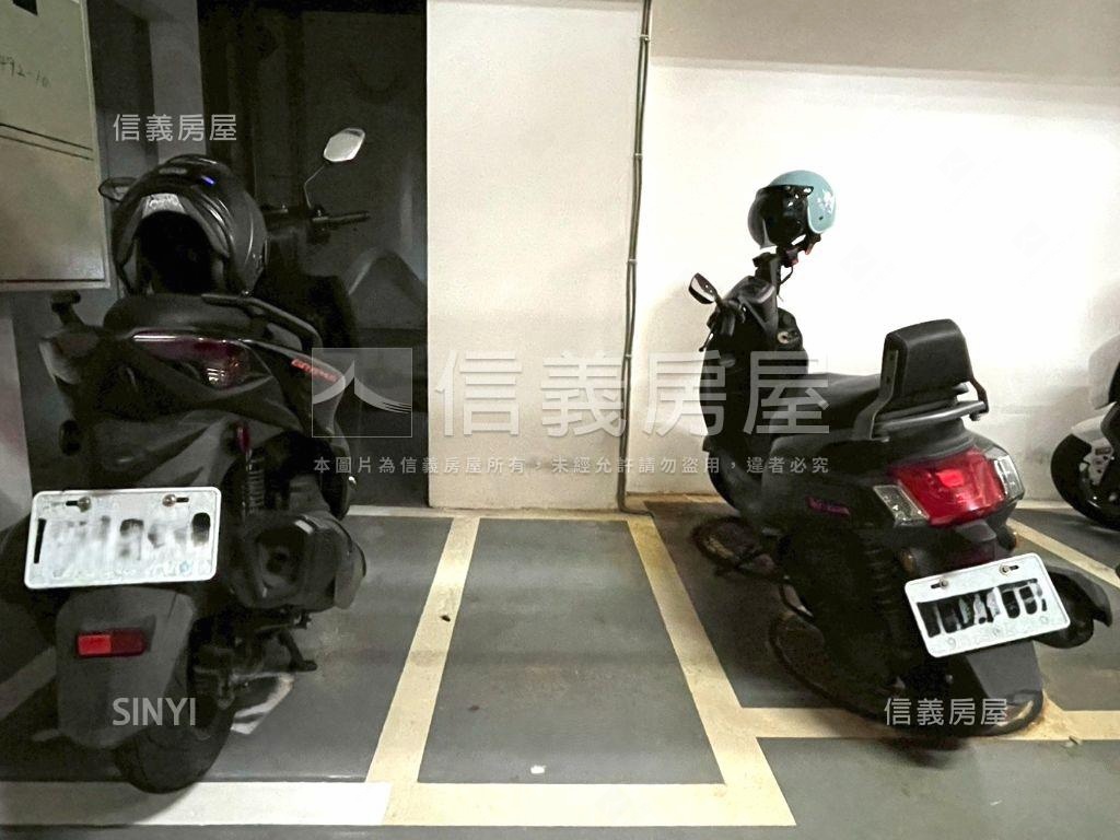 綠園道❤️輕裝潢兩房車位房屋室內格局與周邊環境
