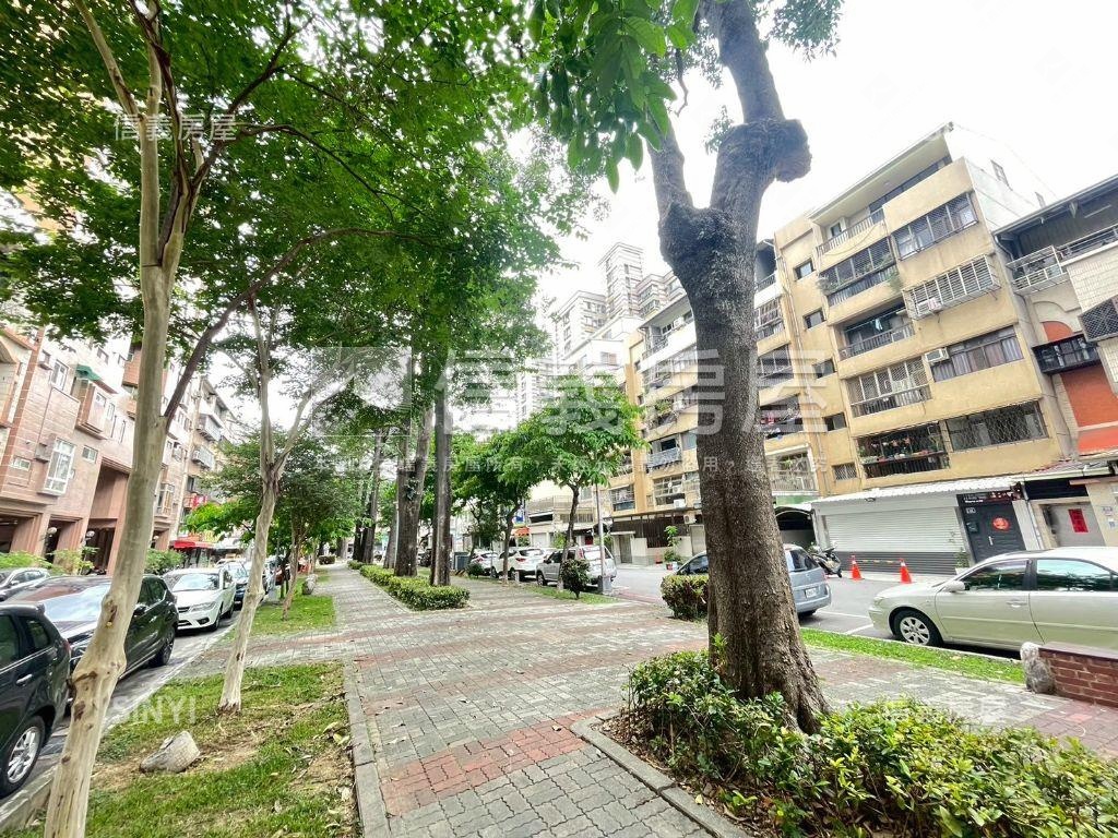 綠園道❤️輕裝潢兩房車位房屋室內格局與周邊環境