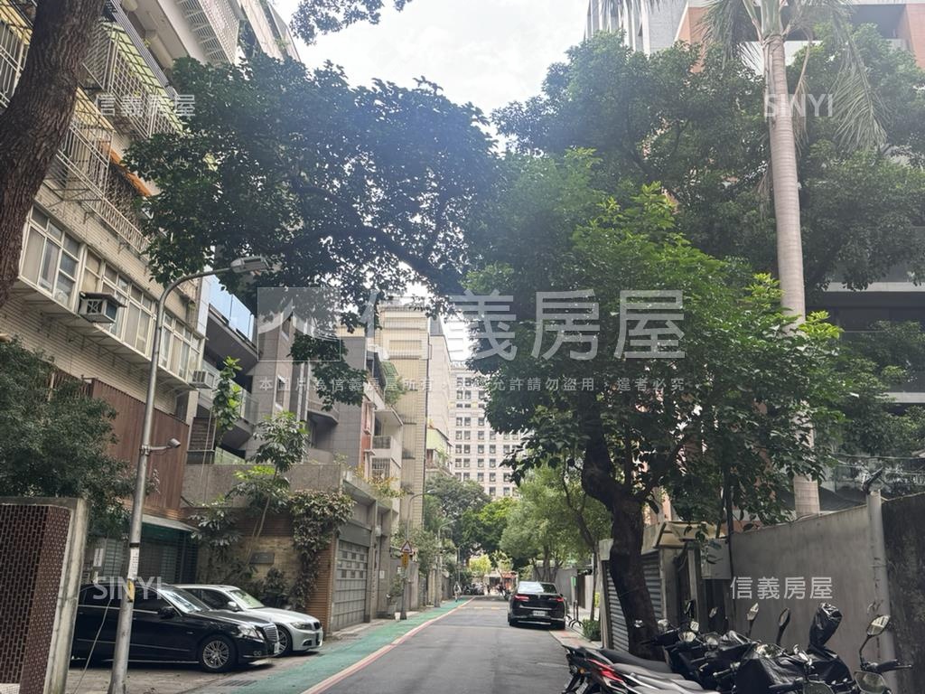 忠孝新生捷運４樓頂加房屋室內格局與周邊環境