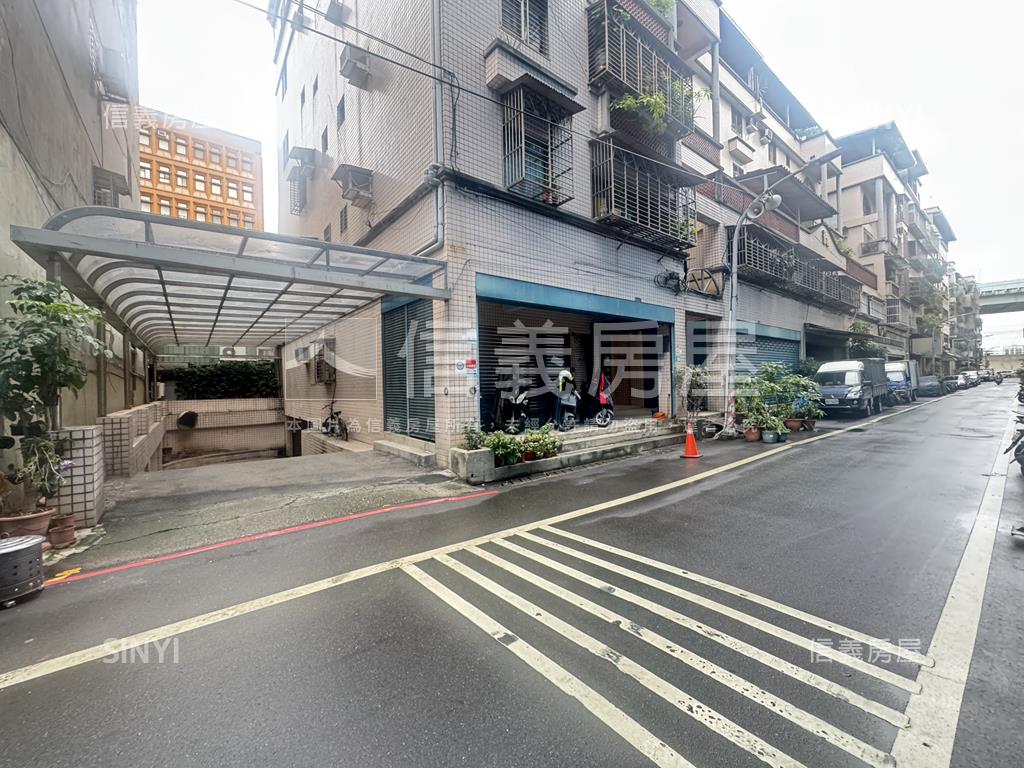五工二路一樓寬店面房屋室內格局與周邊環境