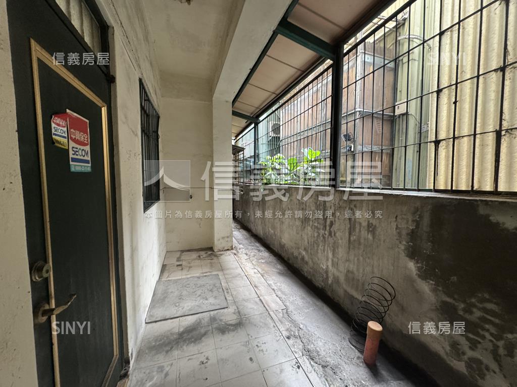 五工二路一樓寬店面房屋室內格局與周邊環境