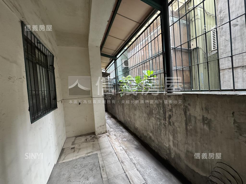 五工二路一樓寬店面房屋室內格局與周邊環境