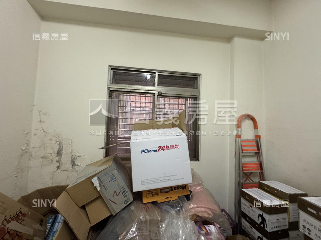 五工二路一樓寬店面房屋室內格局與周邊環境