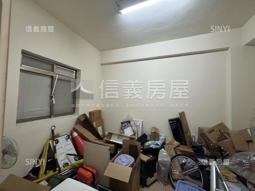 五工二路一樓寬店面房屋室內格局與周邊環境