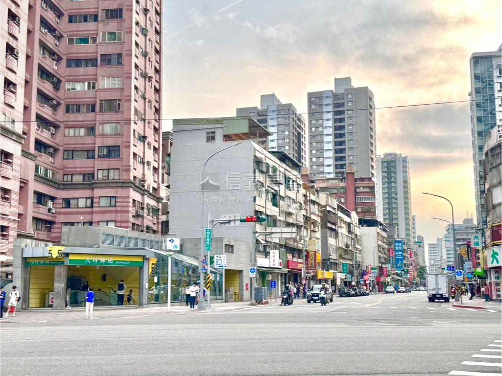 大坪林中興馥捷運角間店面房屋室內格局與周邊環境