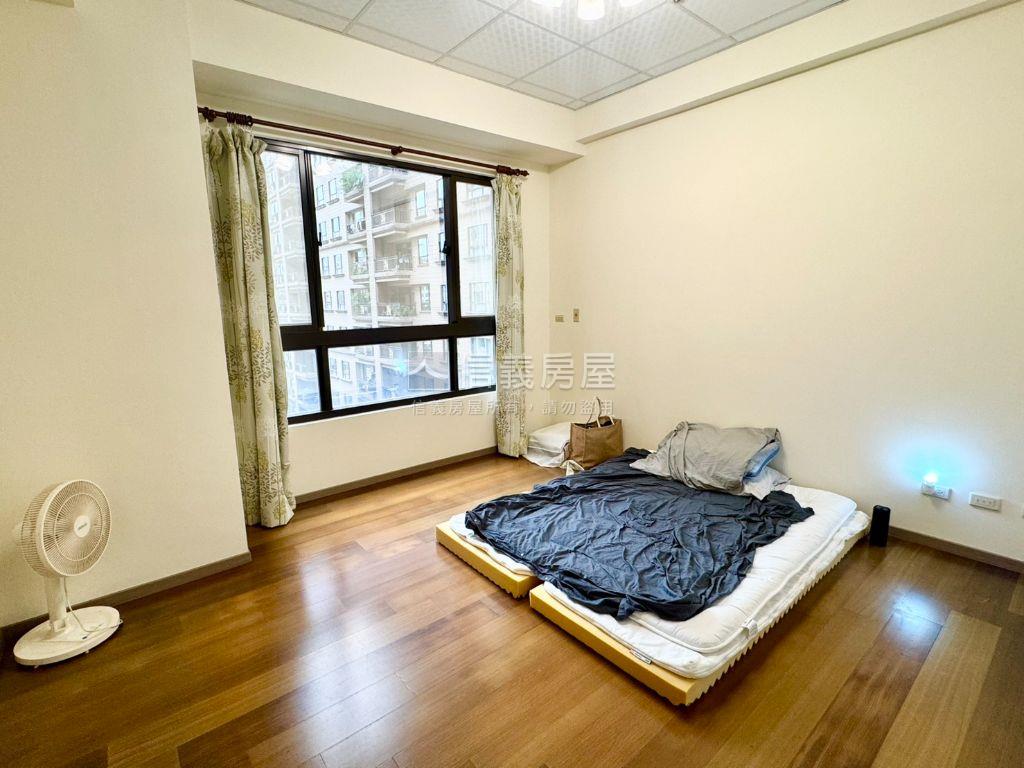 世紀館·稀有釋出景觀四房房屋室內格局與周邊環境